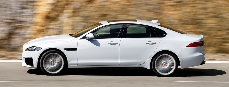 Illustration for article titled The 2016 Jaguar XF Is One Good Gimmick Short Of Perfection